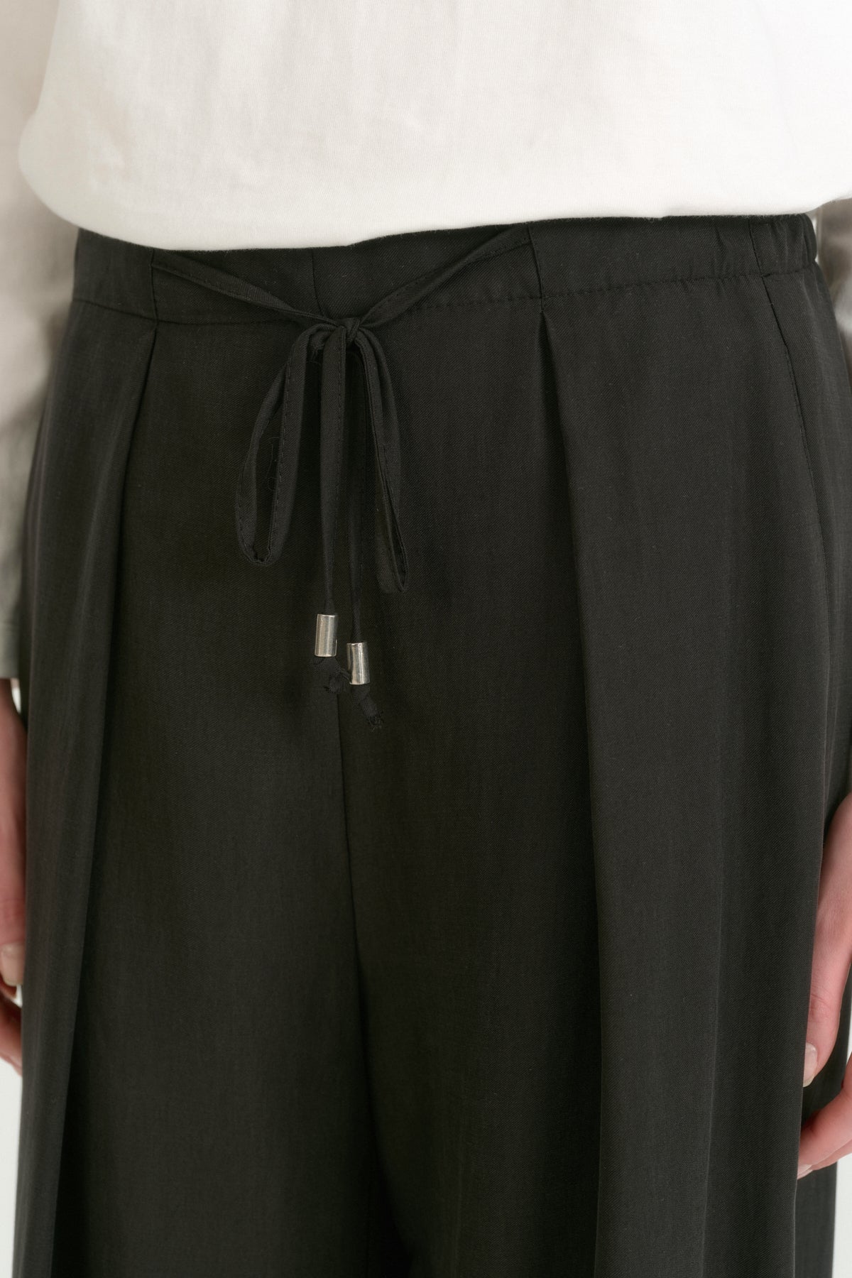 Pleated Wide Leg Lyocell Trousers - Black