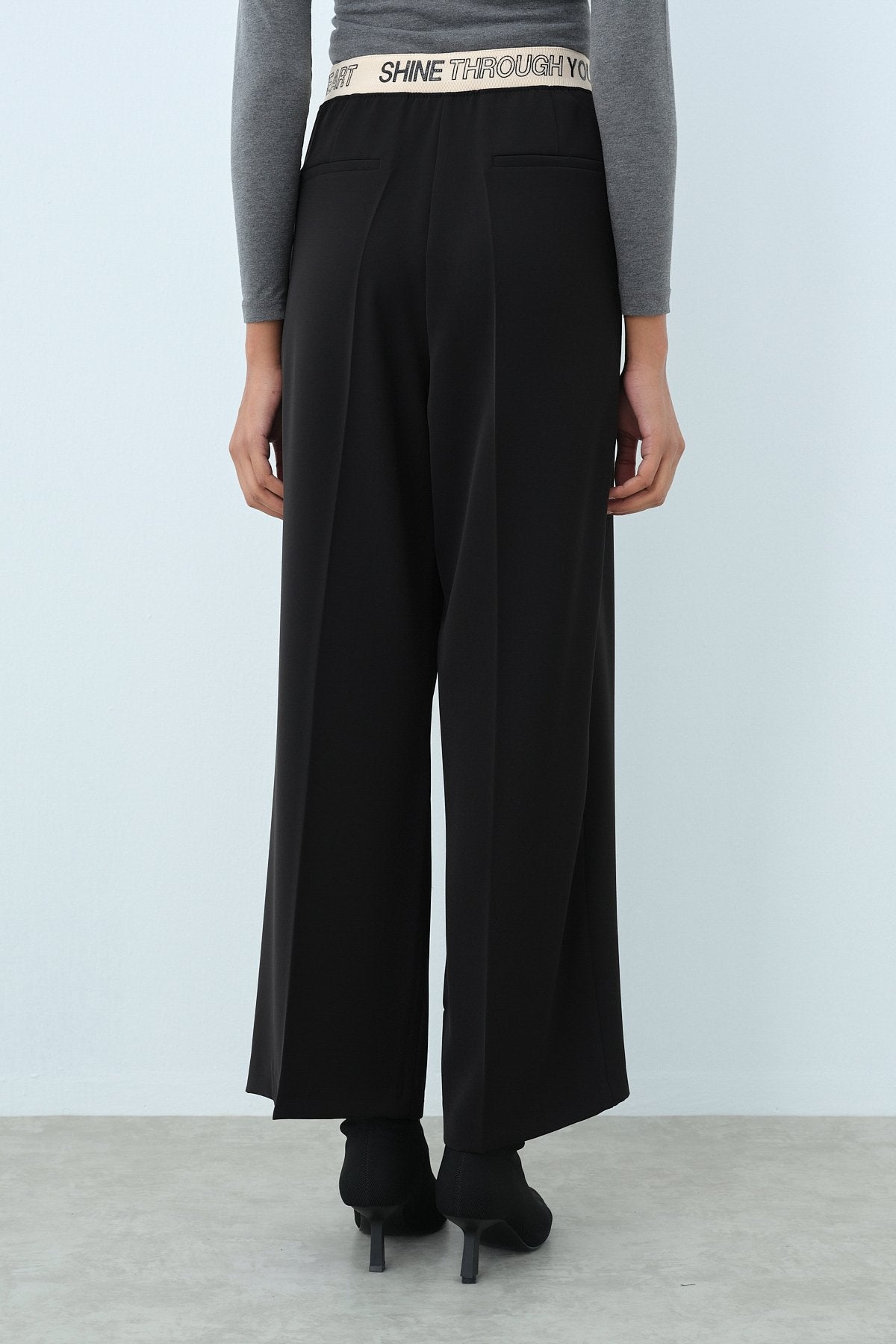 Wide-Leg Pleated Front Trousers - Black
