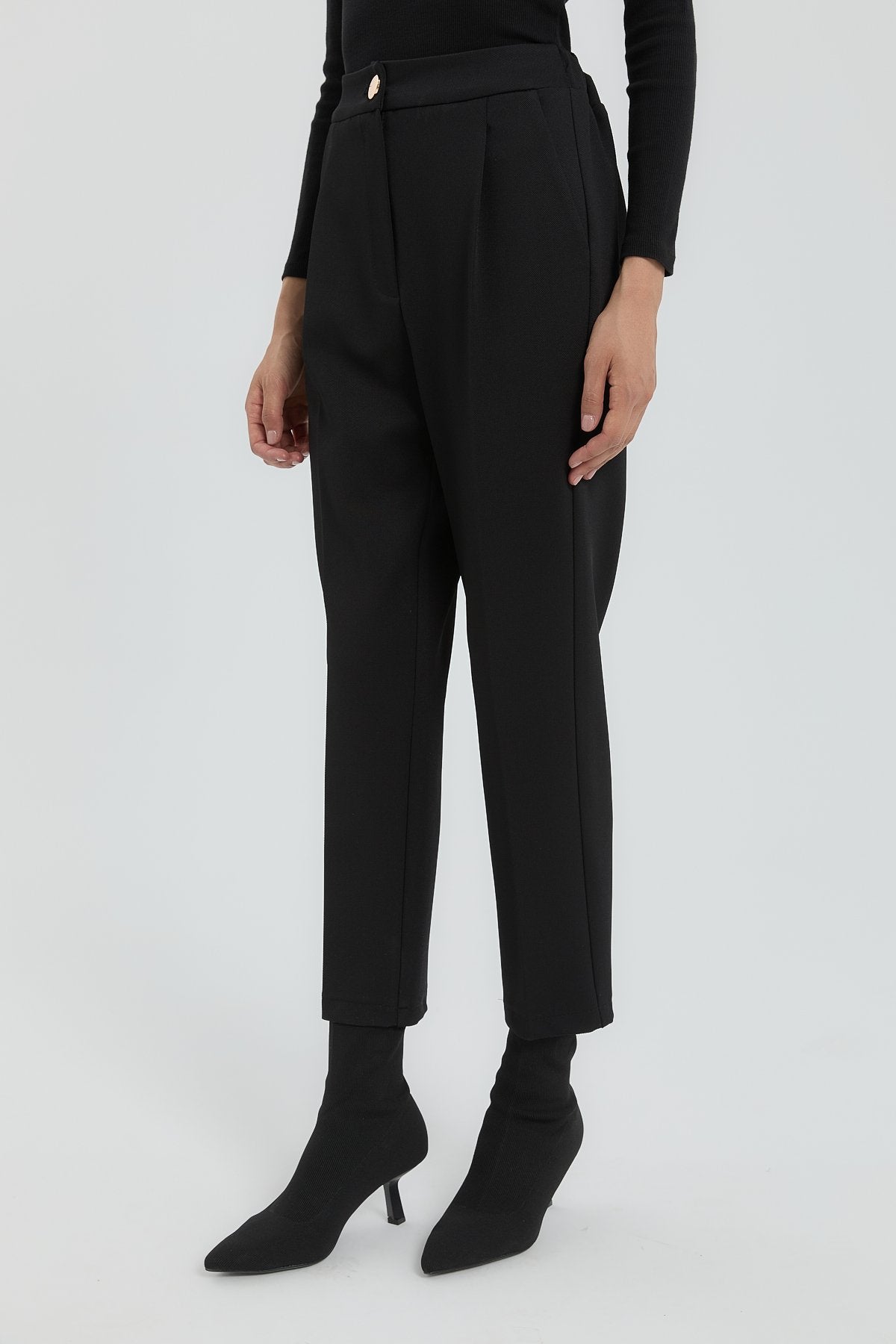 Knitted Carrot Pants - Black