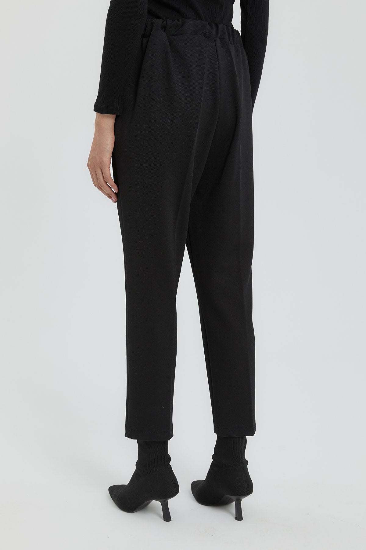 Knitted Carrot Pants - Black
