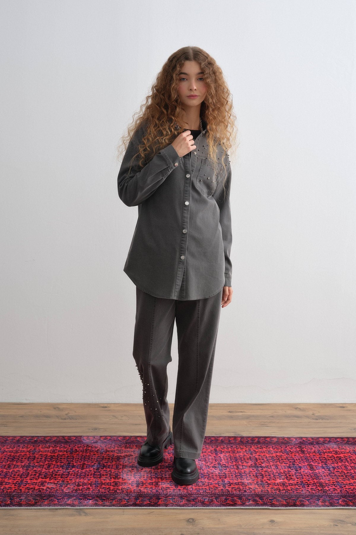 parlak-tasli-denim-pantolon-tunik-takim-gri-256356.jpg