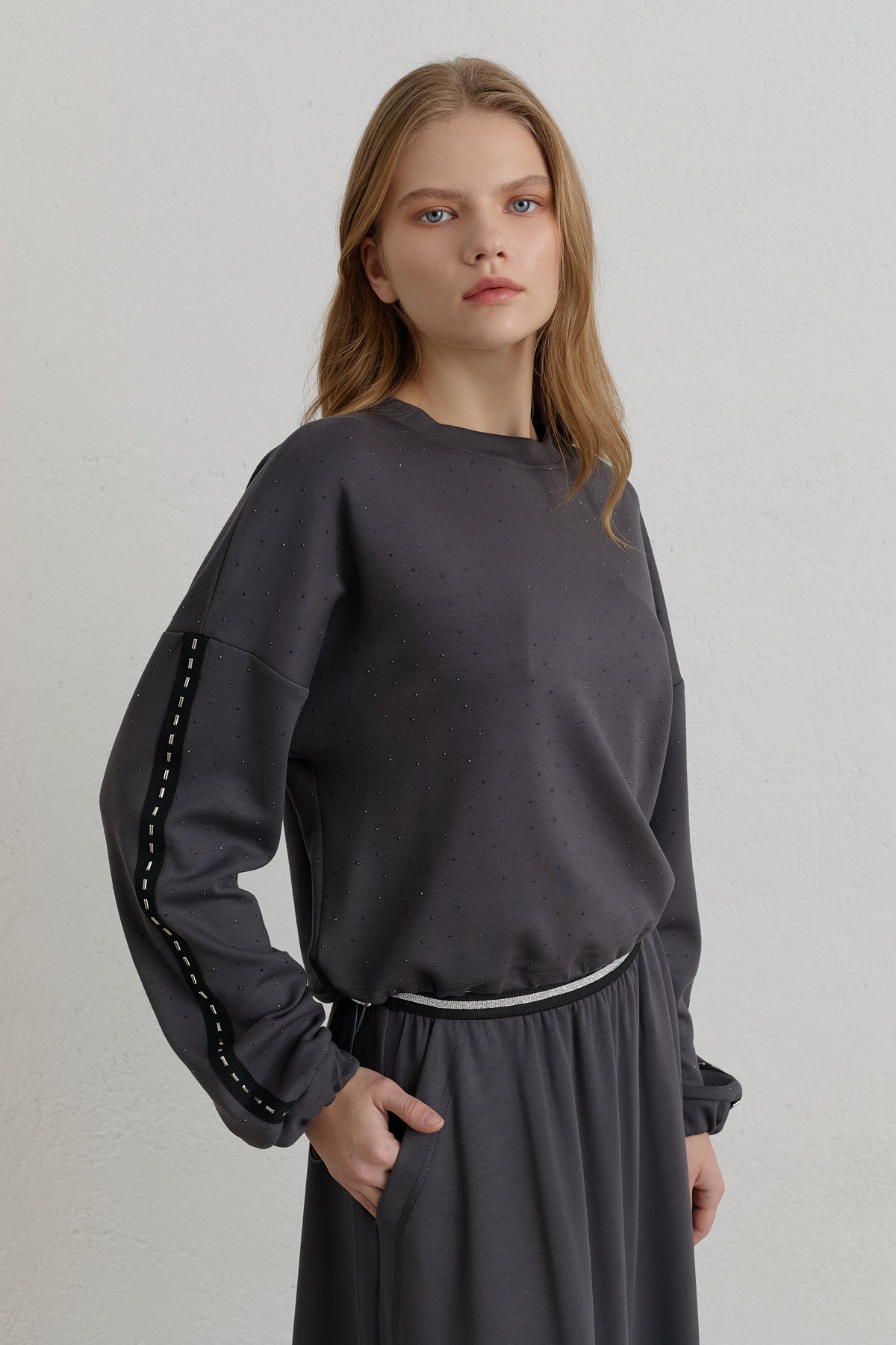 Parlak Taşlı Kolları Şeritli Örme Etek Bluz Modal Karışımlı Takım - Füme