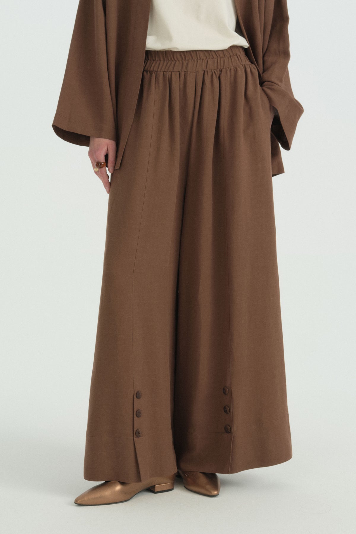 Pleated Linen Wide-Leg Trousers - Coffee