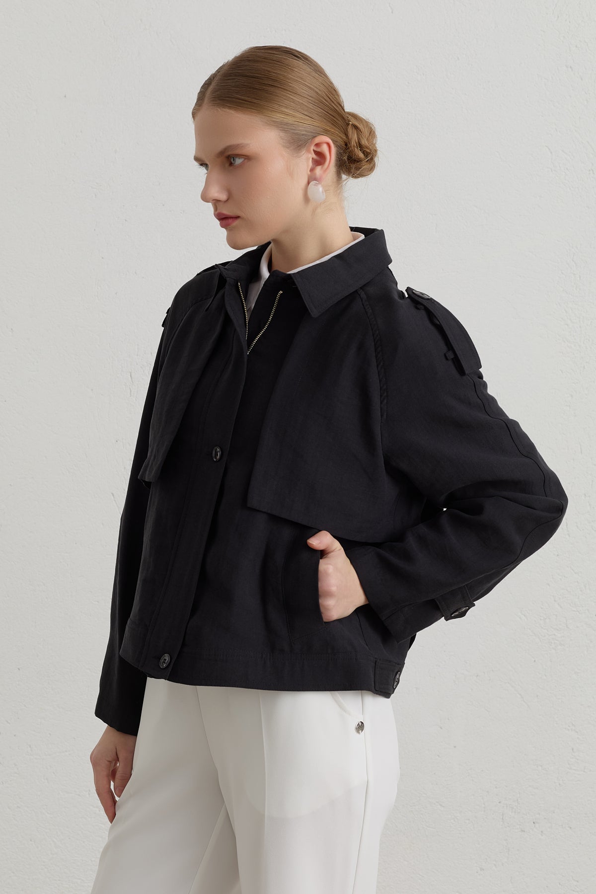 Pleated Detailed Lyocell Crop Jacket - Black