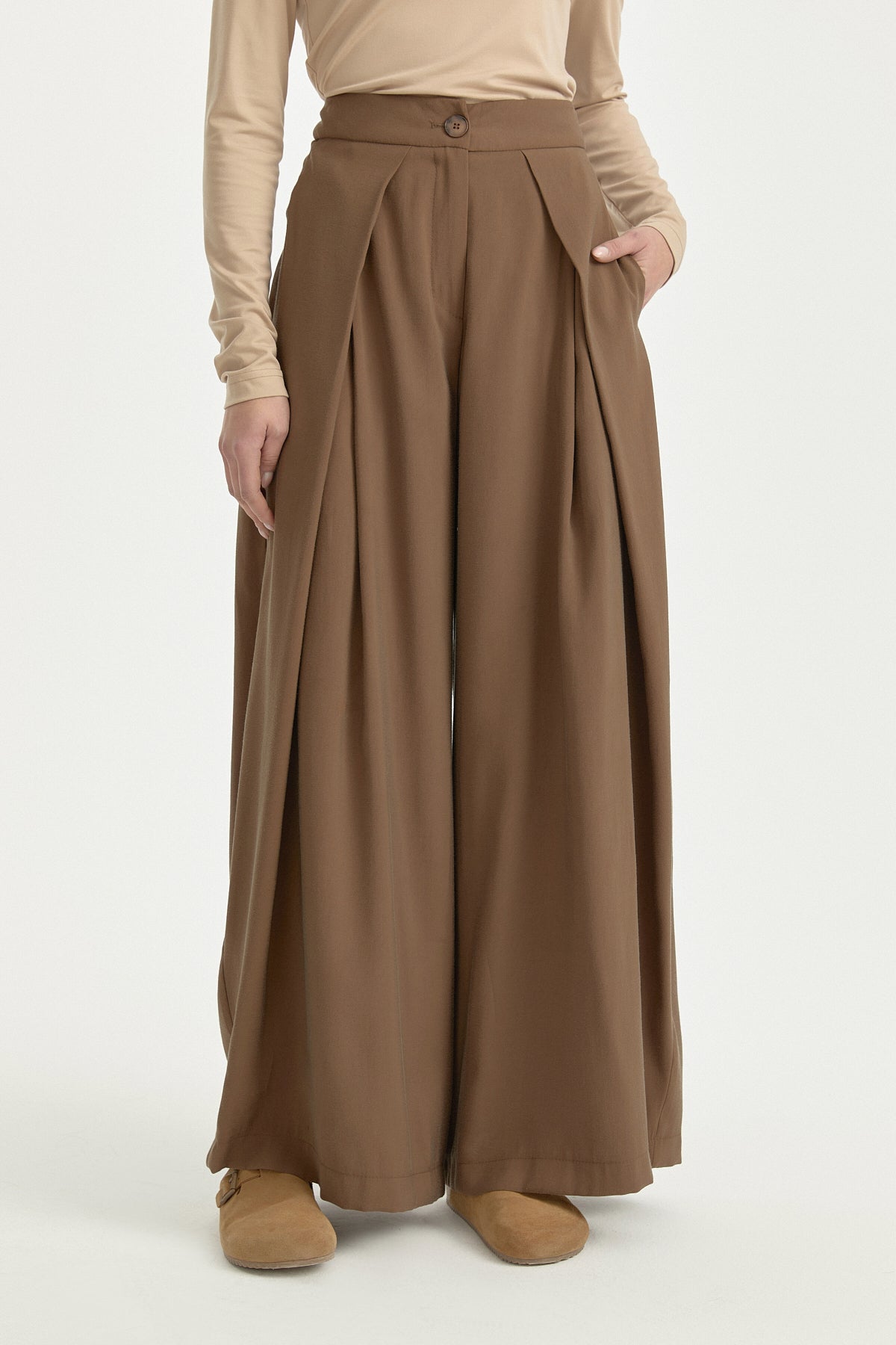 Pleated High-Waisted Lyocell Trousers - Coffee