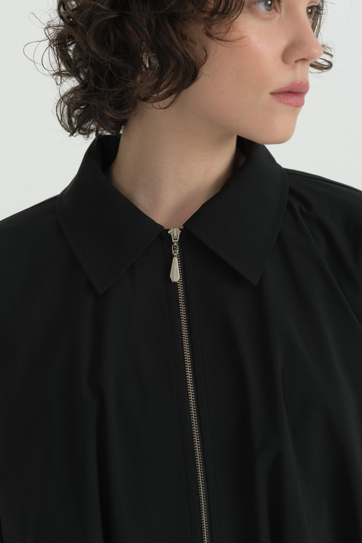 Pili Detaylı Crop Ceket - Siyah
