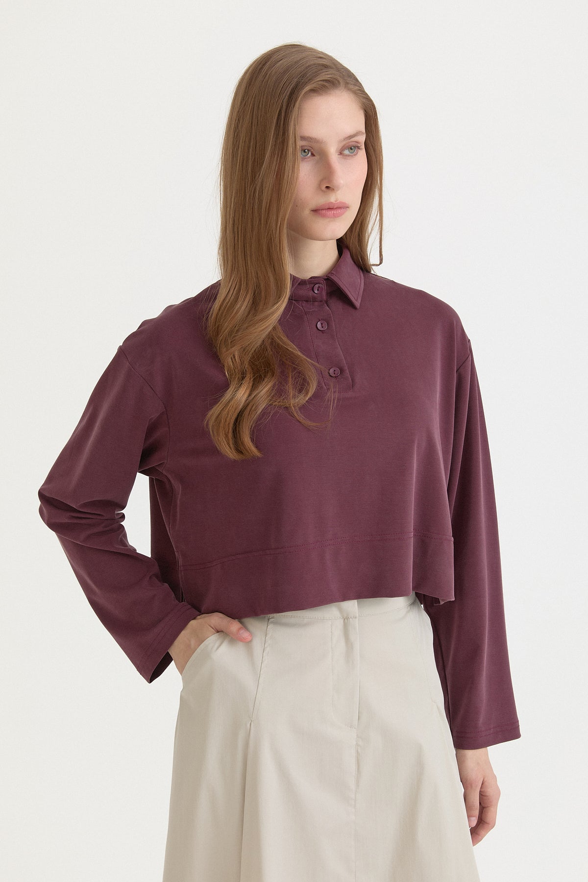 polo-yaka-uzun-kollu-crop-t-shirt-murdum-265773.jpg