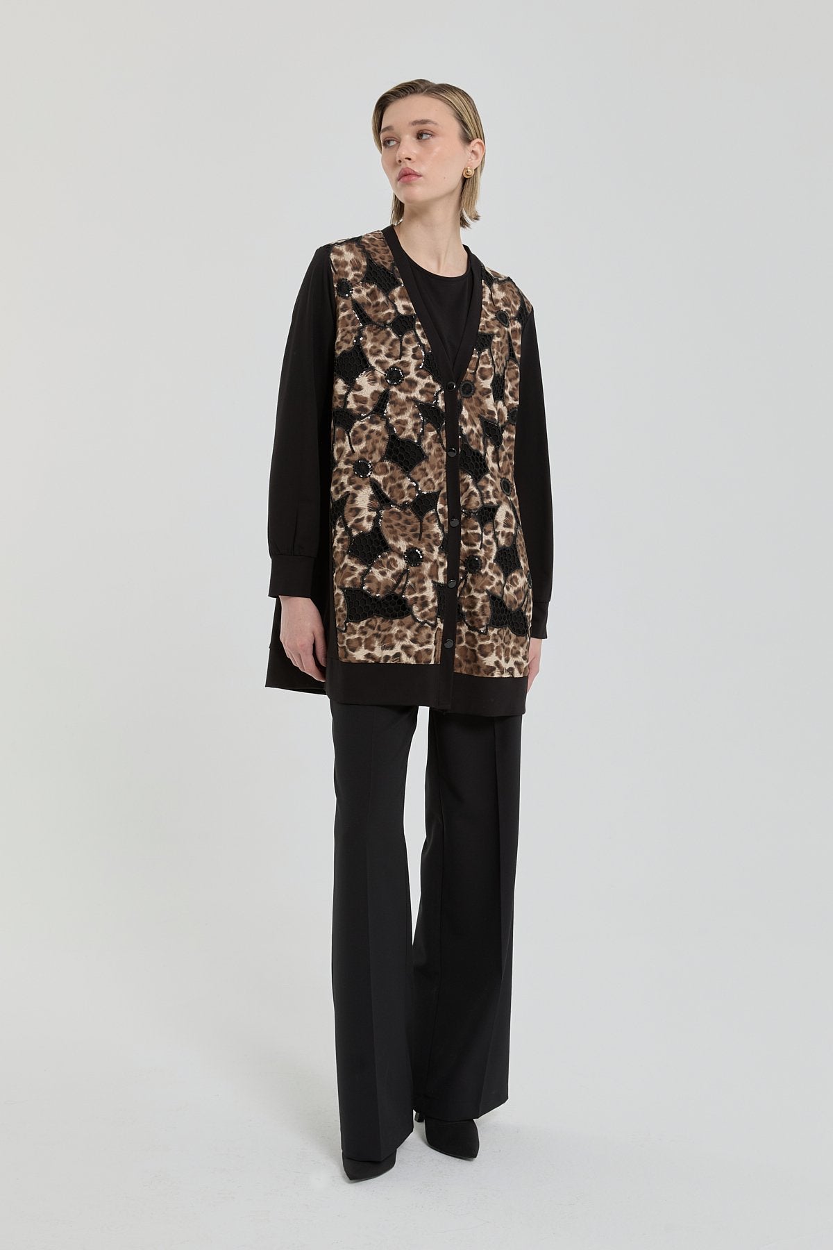 Rahat Kalıp Leopar Detaylı Rayon Hırka - Siyah