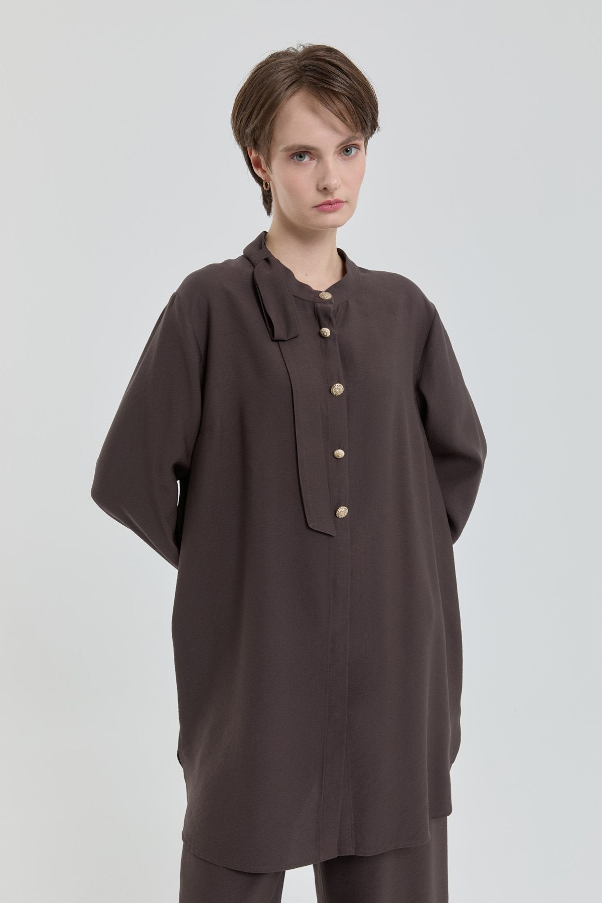 rahat-kalip-yaka-ve-dugme-detayli-modal-pantolon-tunik-takim-kahve-257854.jpg