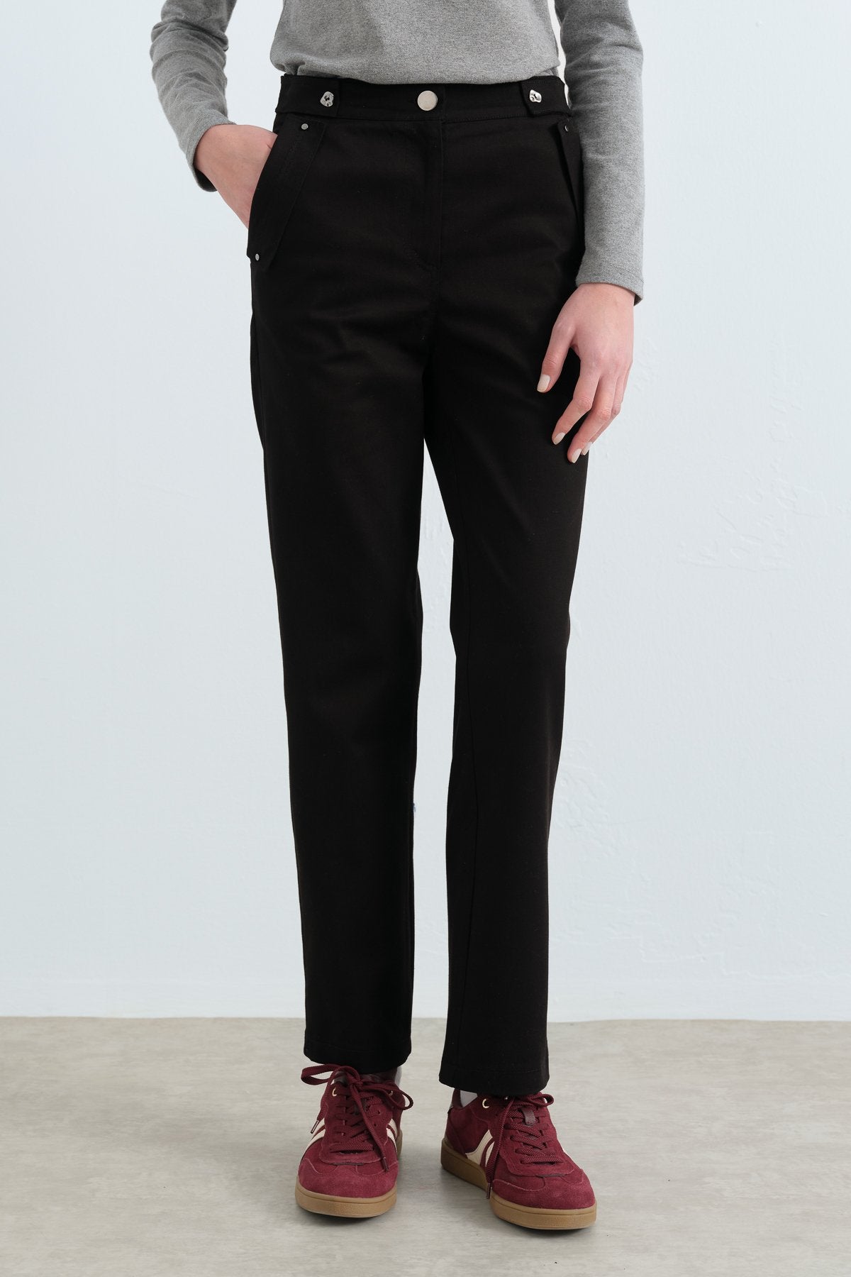 rivet-detayli-boru-paca-pantolon-siyah-240735.jpg
