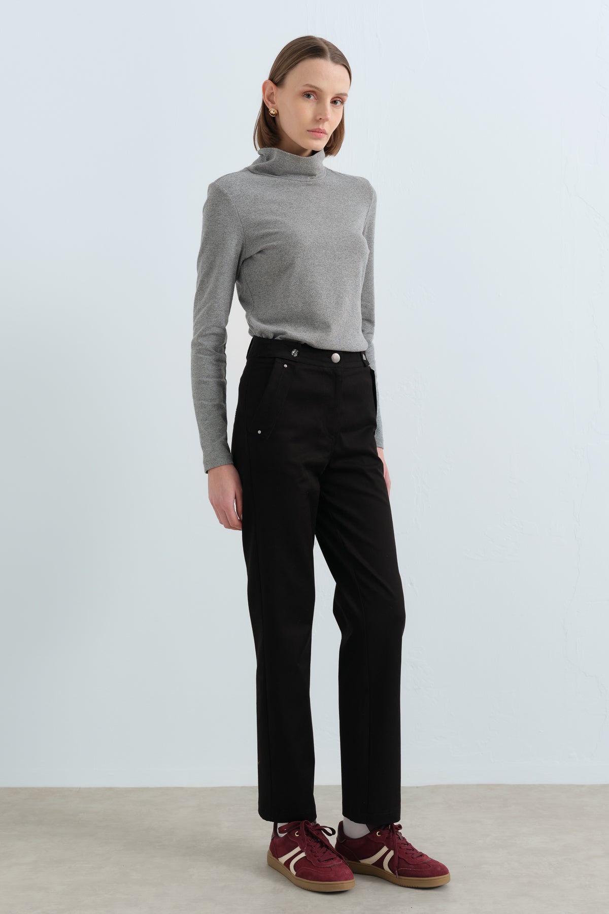 Rivet Detaylı Boru Paça Pantolon - Siyah