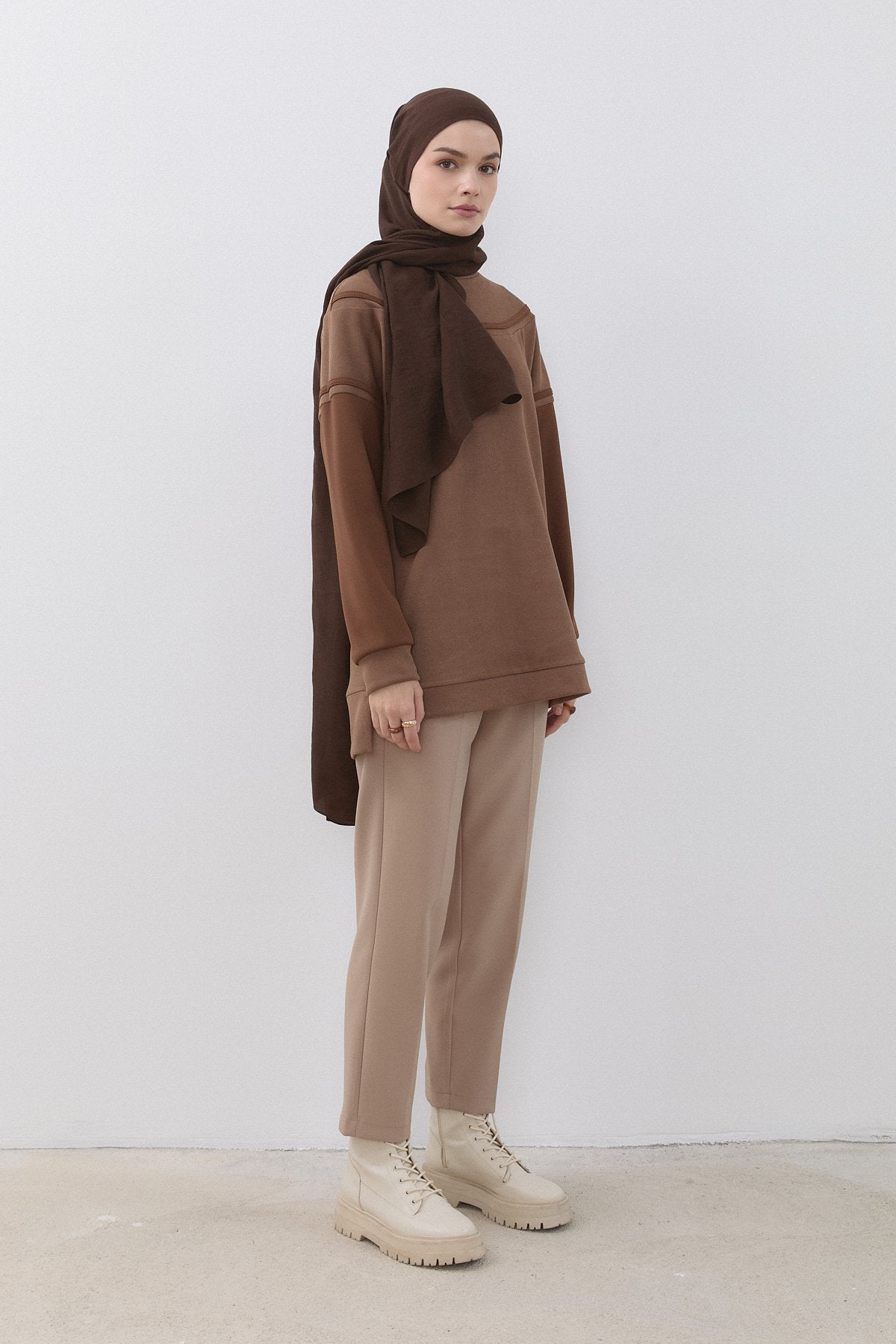 Şerit Detaylı Cupra Süet Sweat - Vizon