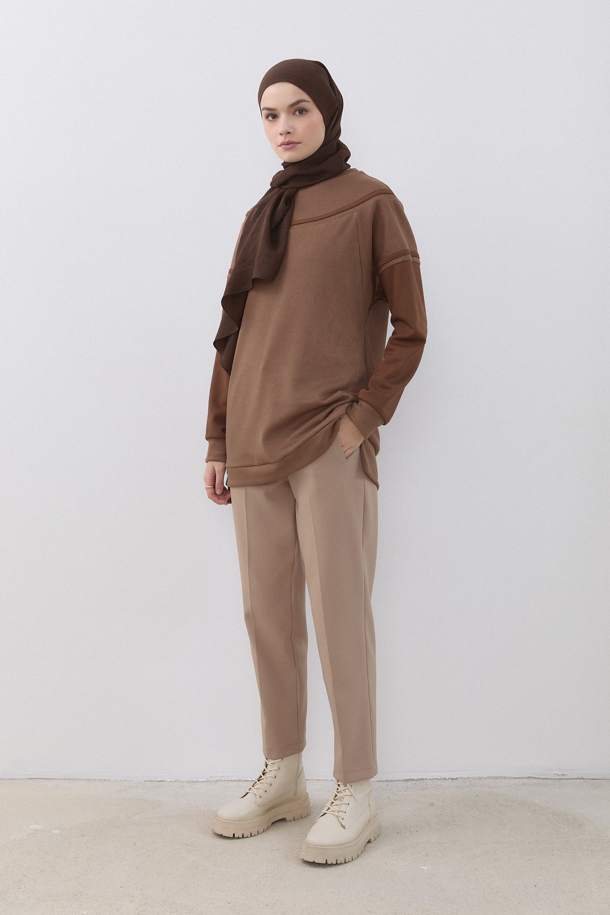 Şerit Detaylı Cupra Süet Sweat - Vizon
