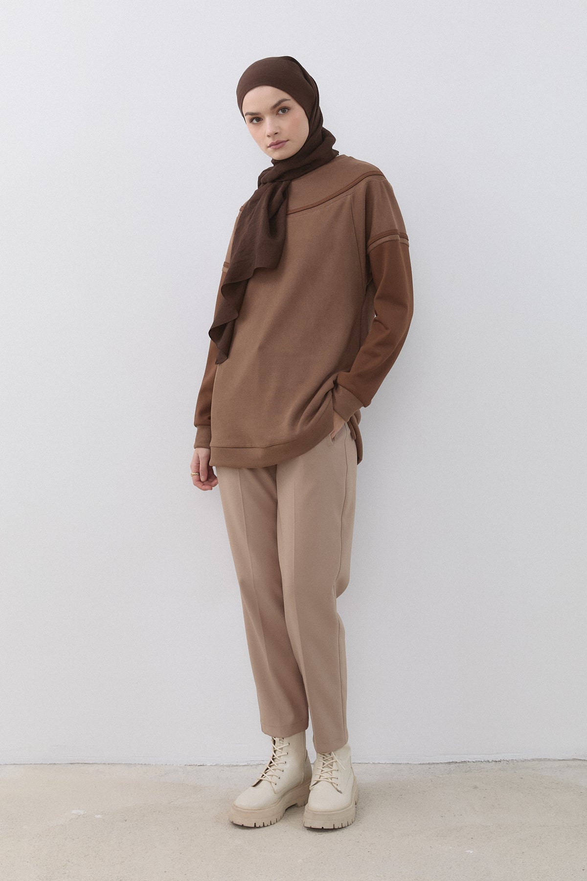 Şerit Detaylı Cupra Süet Sweat - Vizon