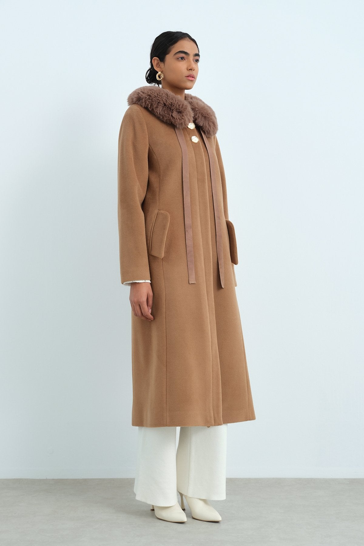Seyyar Kürklü Düğme Detaylı Kaban - Camel