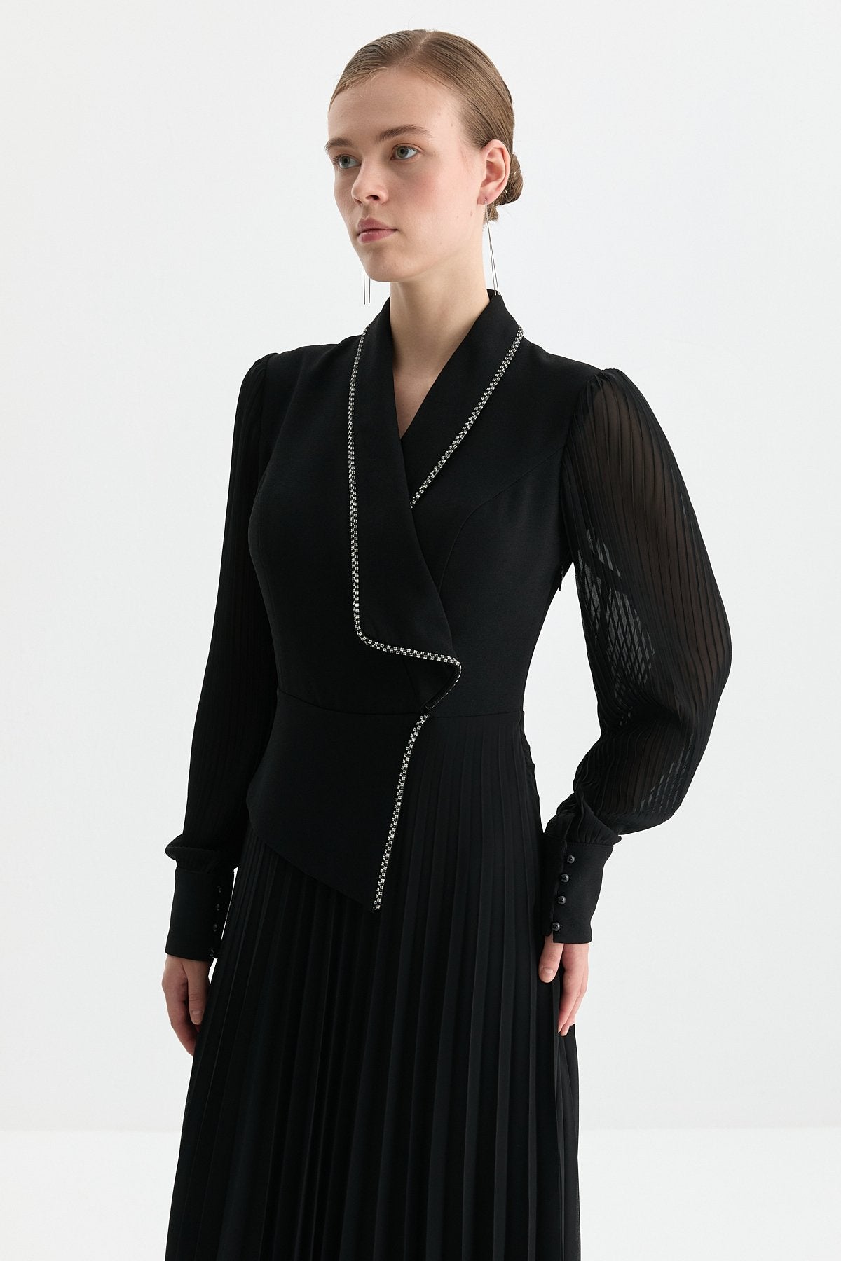 sim-serit-aksesuarli-etegi-ve-kollari-sifon-abiye-siyah-253358.jpg