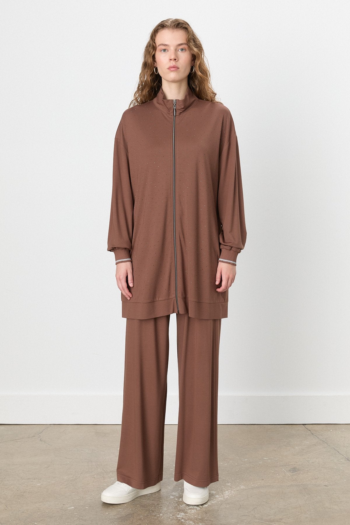 tas-detayli-pantolon-tunik-orme-takim-kahve-253161.jpg