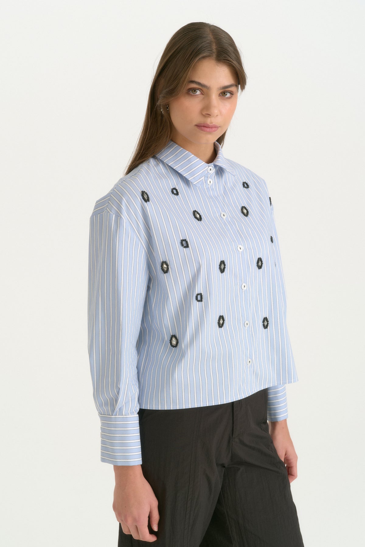 tas-islemeli-pamuk-crop-gomlek-acik-mavi-266451.jpg