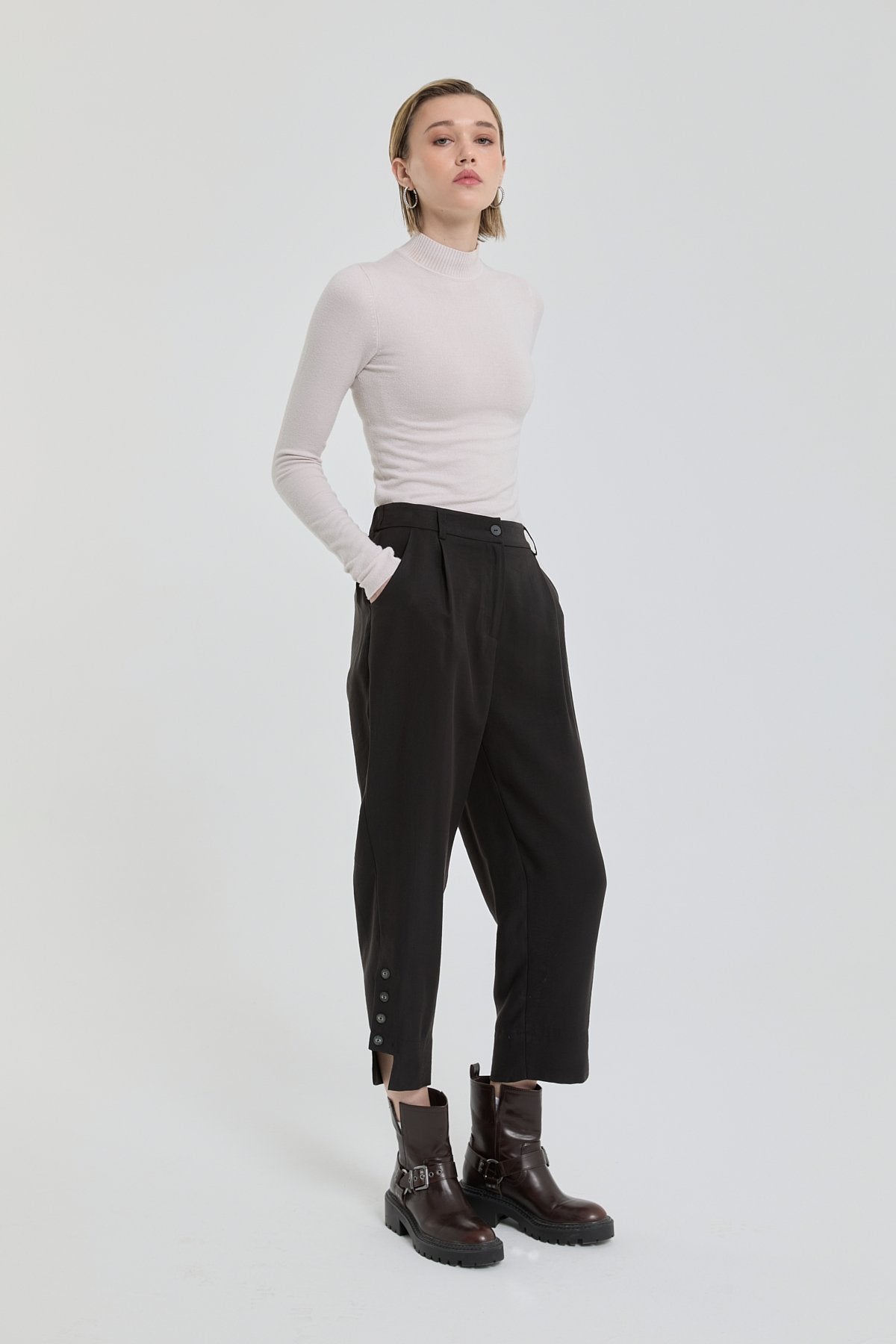 Tencel Blend Carrot Pants - Black