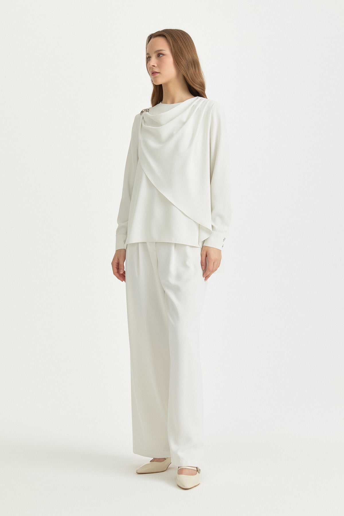 toka-detayli-pileli-sik-pantolon-tunik-takim-ekru-263346_bd03dcd9-511c-4c42-8795-7caff9985551.jpg