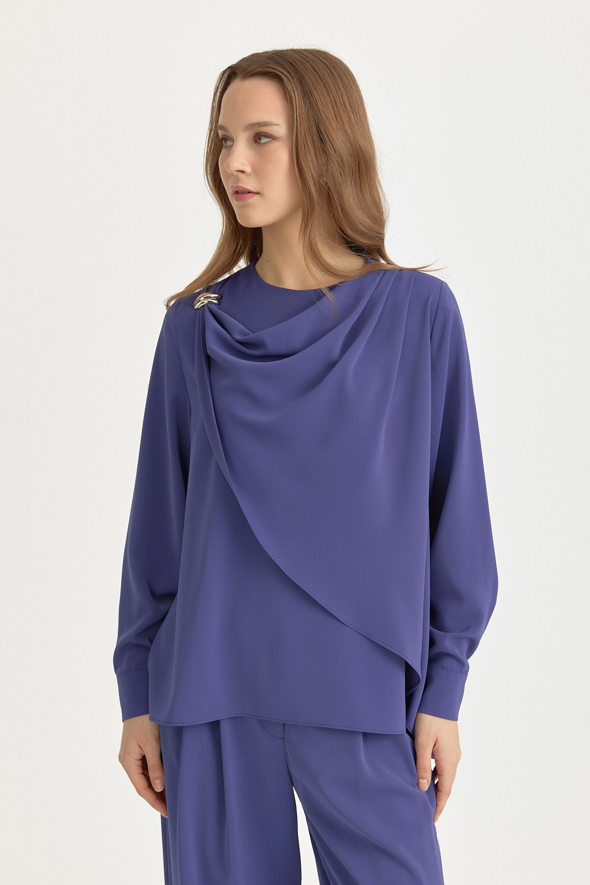 toka-detayli-pileli-sik-pantolon-tunik-takim-indigo-263330.jpg