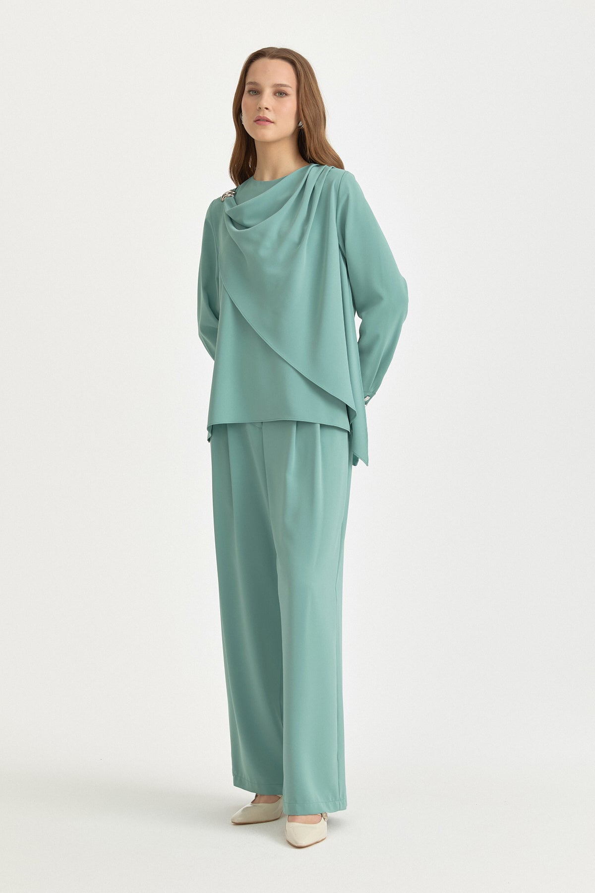 toka-detayli-pileli-sik-pantolon-tunik-takim-su-yesili-263342.jpg