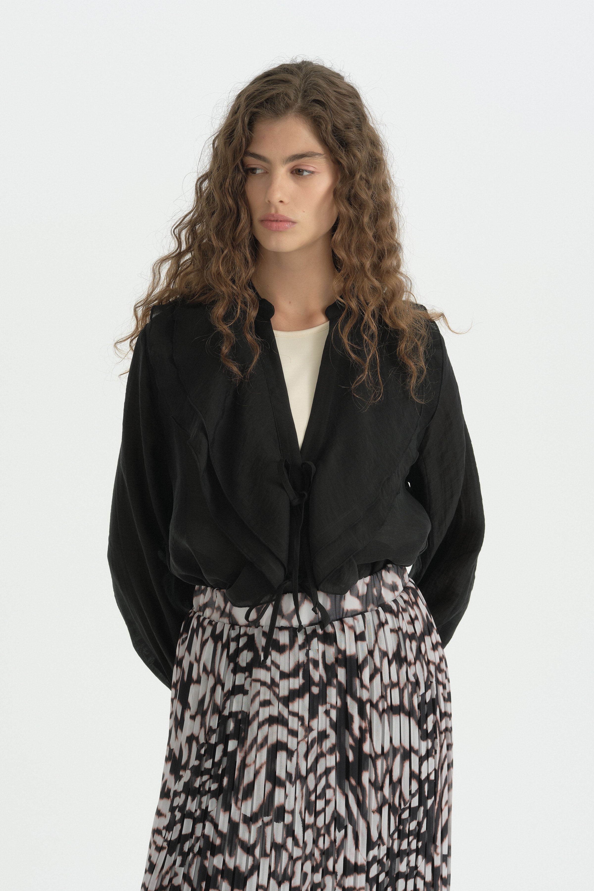 volanli-baglamali-bluz-siyah-271223.jpg