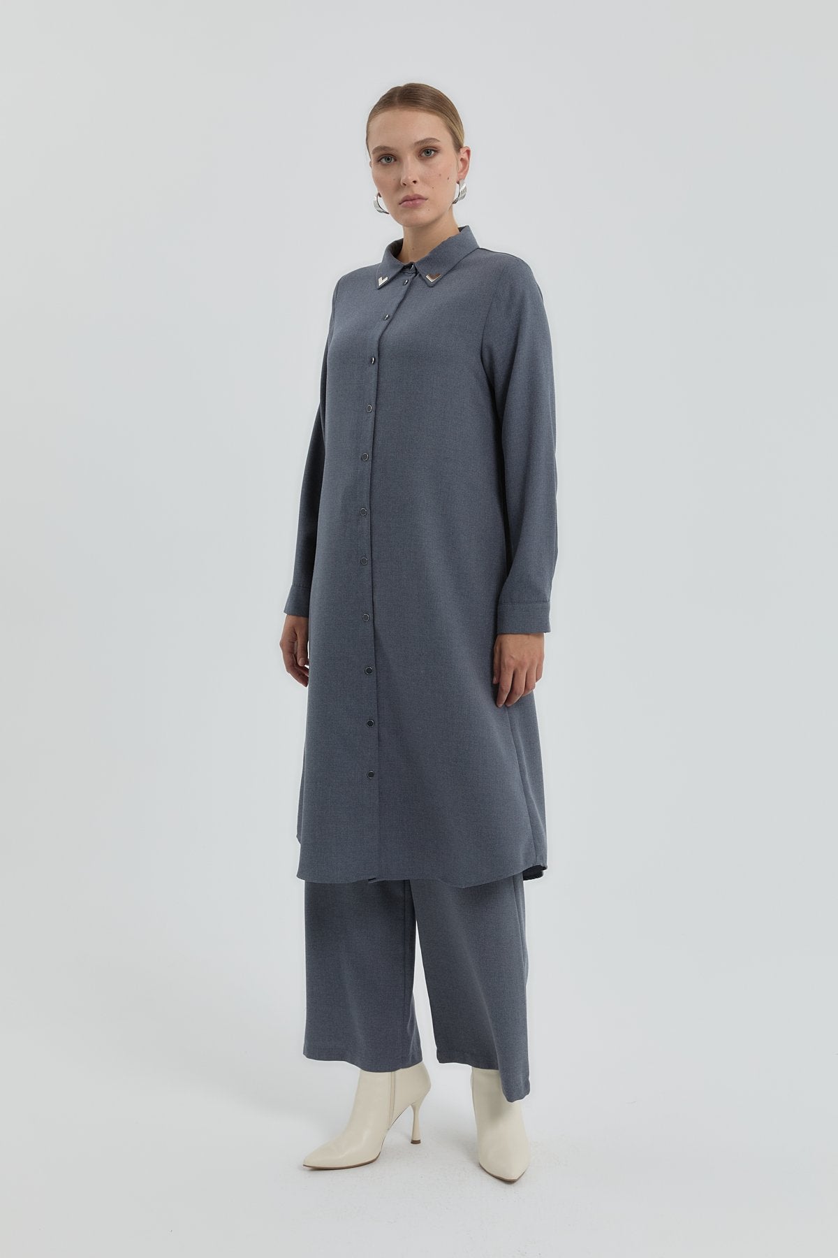 Yaka Aksesuarlı Tunik - Gri