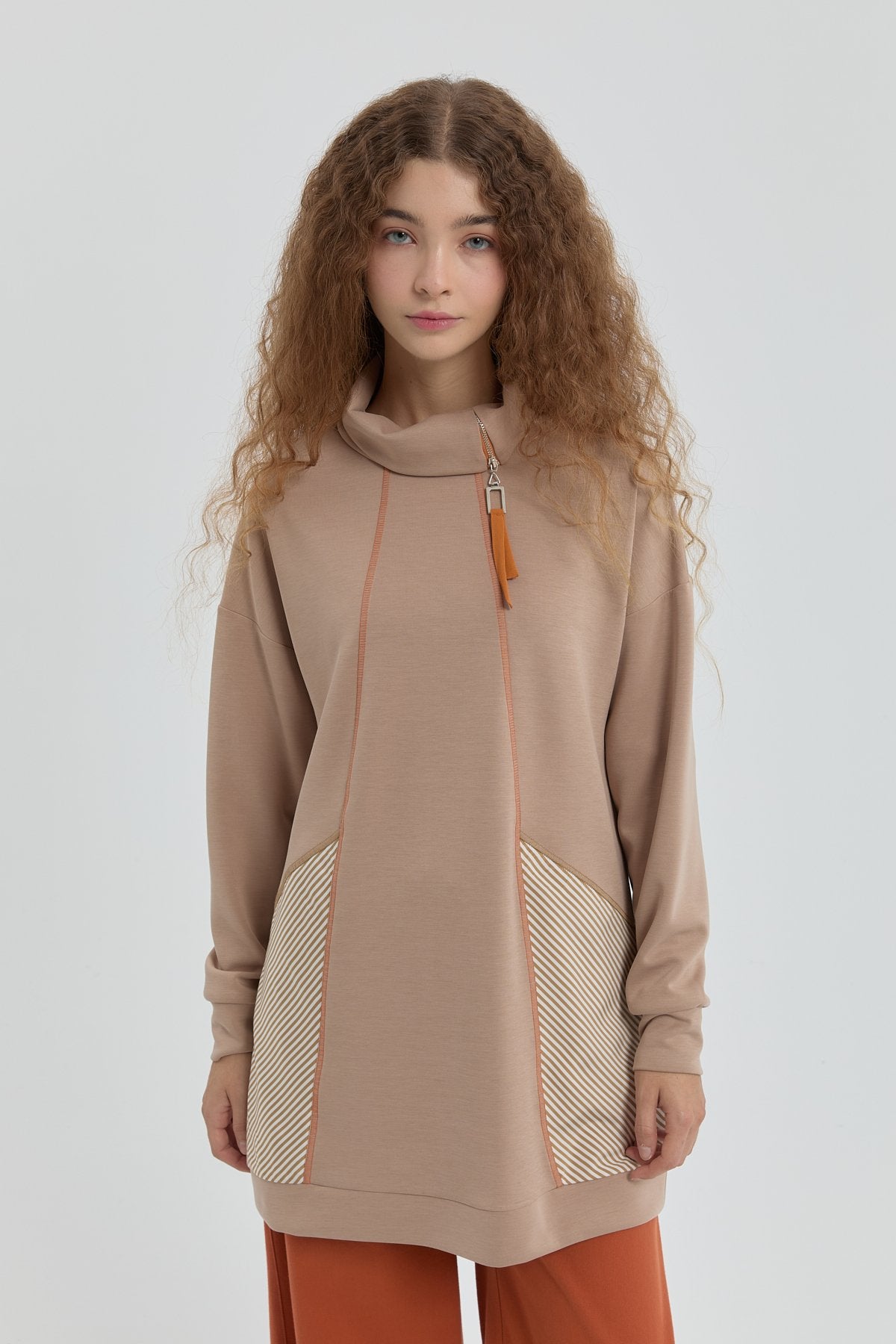 yaka-detayli-garnili-sweat-camel-256461.jpg