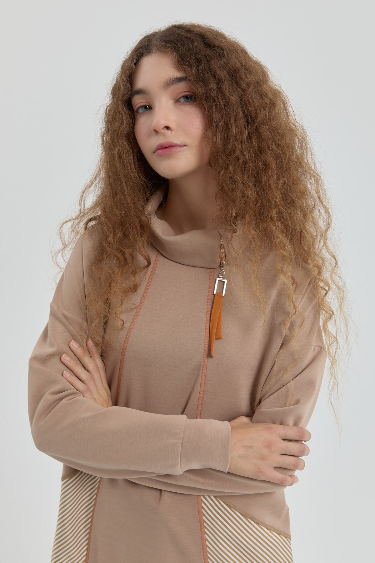 yaka-detayli-garnili-sweat-camel-256462.jpg