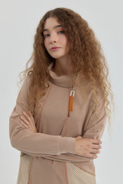 Yaka Detaylı Garnili Sweat - Camel
