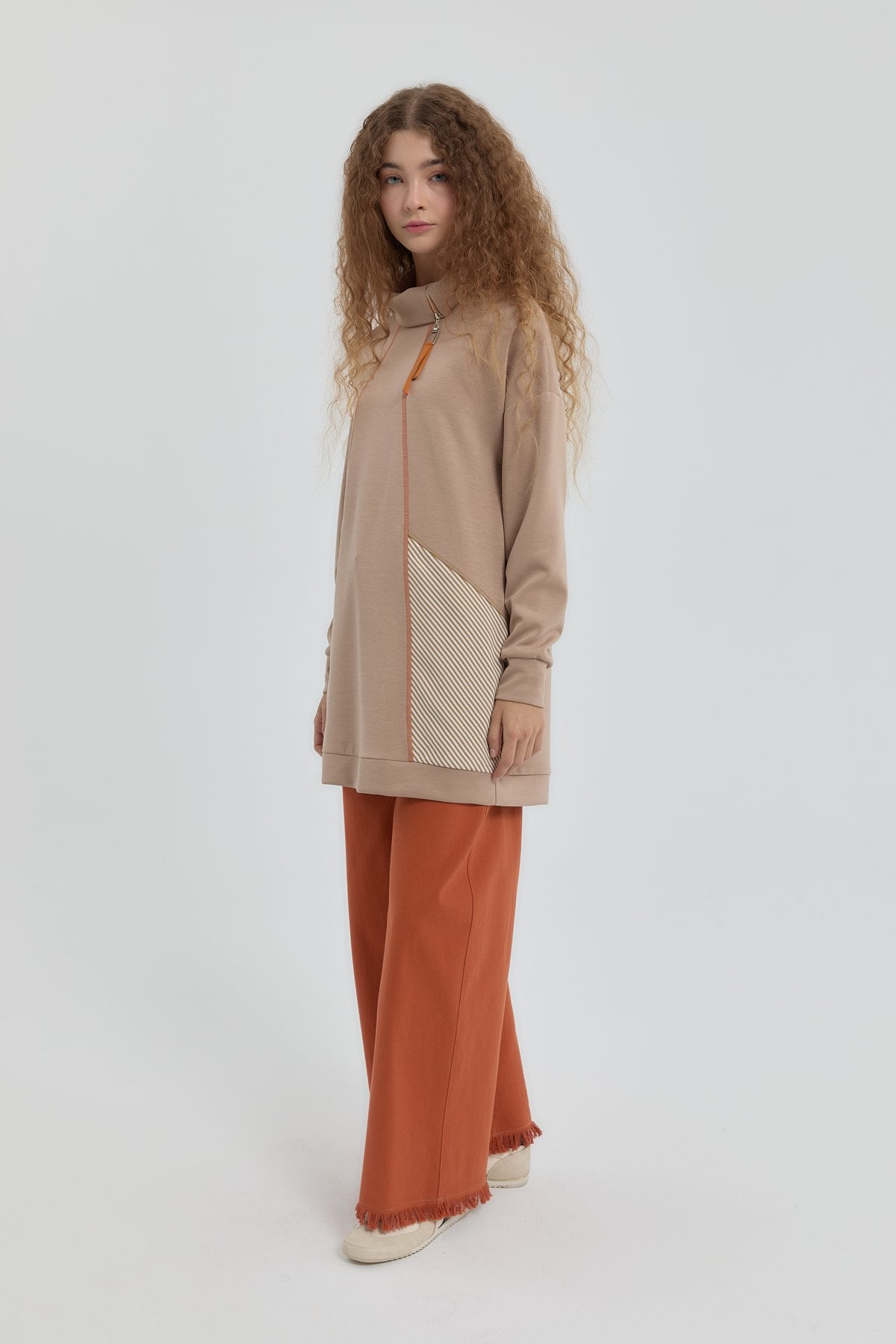 Yaka Detaylı Garnili Sweat - Camel