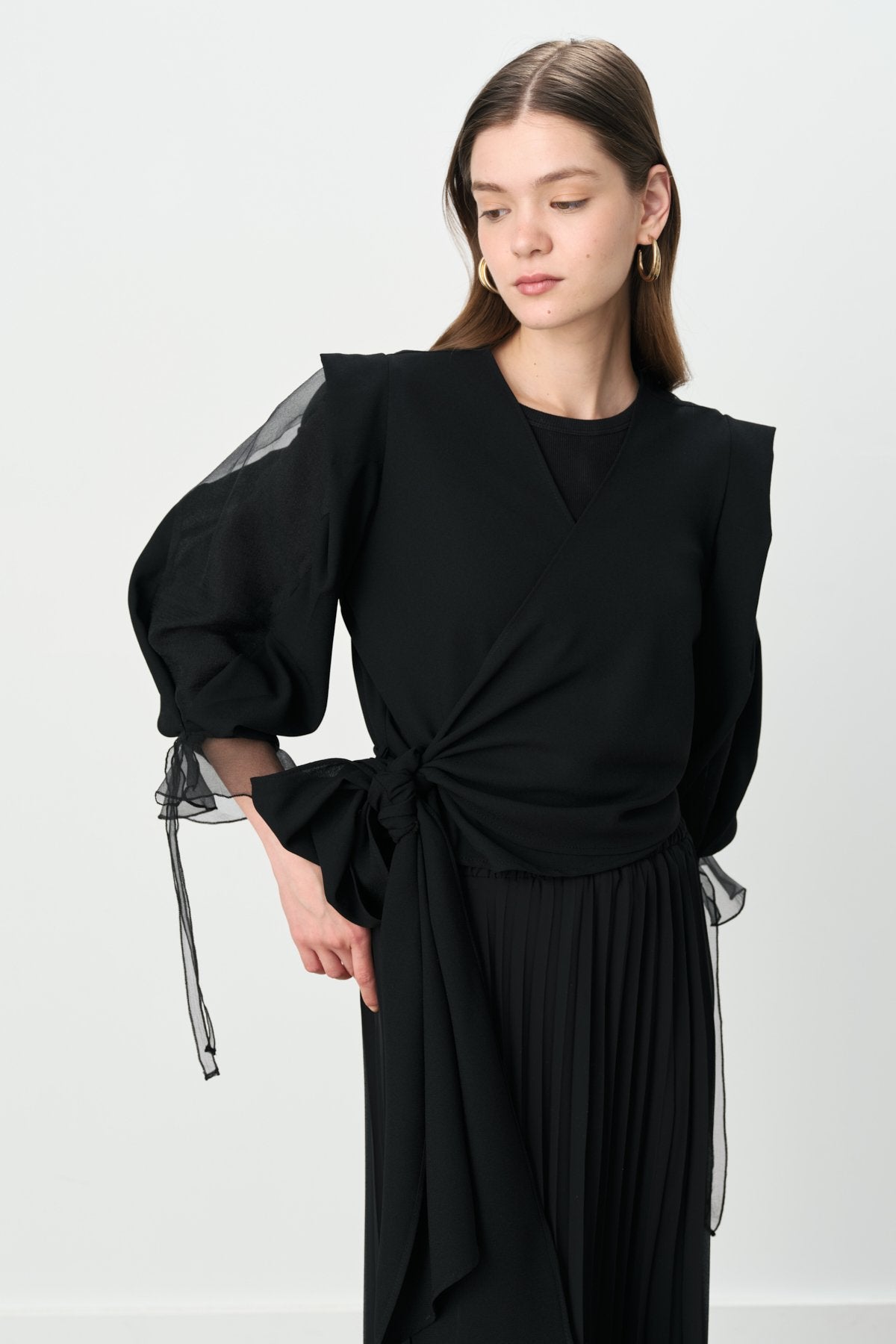 Elegant Blouse with Collar Detail - Black