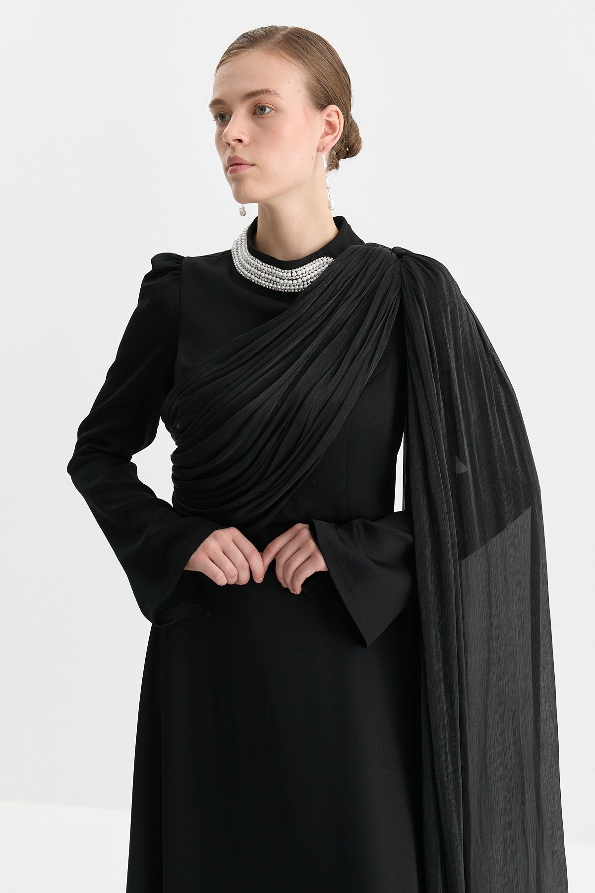 Yakası İncili Drapeli Abiye - Siyah