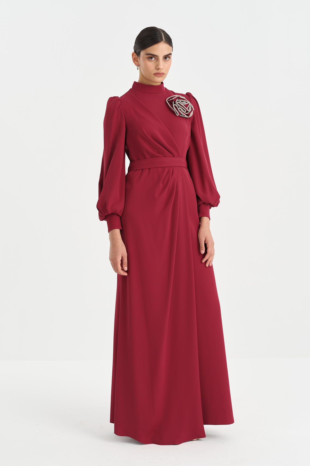 yakasi-tasli-cicek-detayli-elbise-bordo-250140.jpg