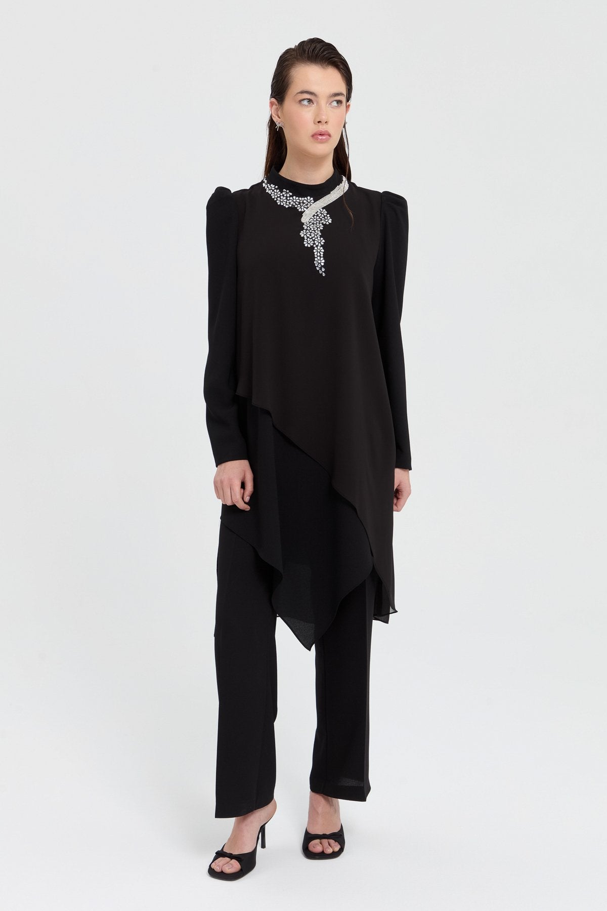 yakasi-tasli-pantolon-tunik-takim-siyah-229493.jpg
