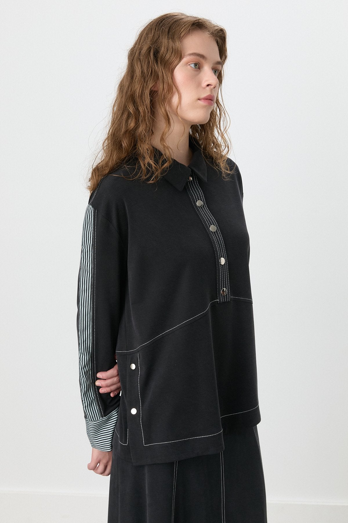 Knitted Tunic with Side Eggplant Garnish - Black