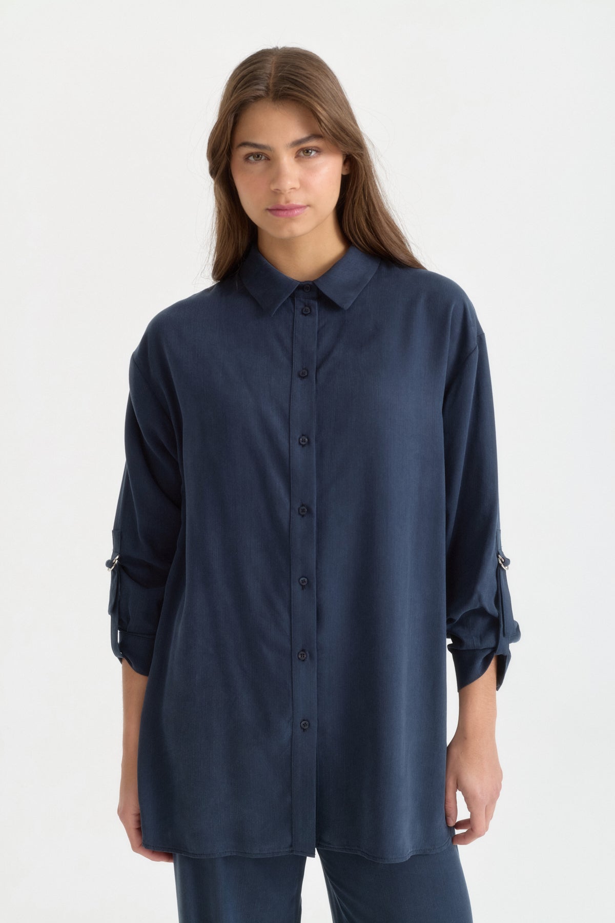 yanlari-asimetrik-detayli-lyocell-pantolon-tunik-takim-lacivert-266731.jpg