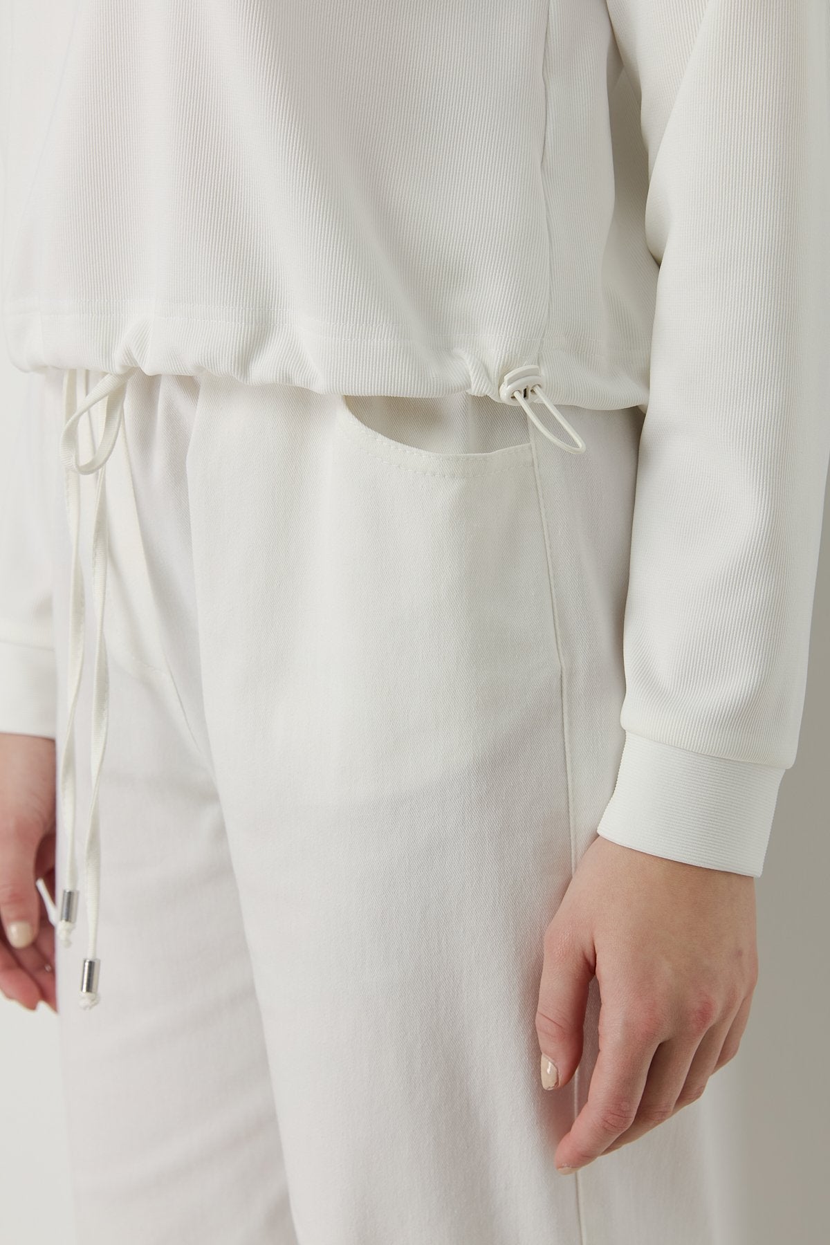 Basic Crop Knit Blouse with Side Stoppers - White