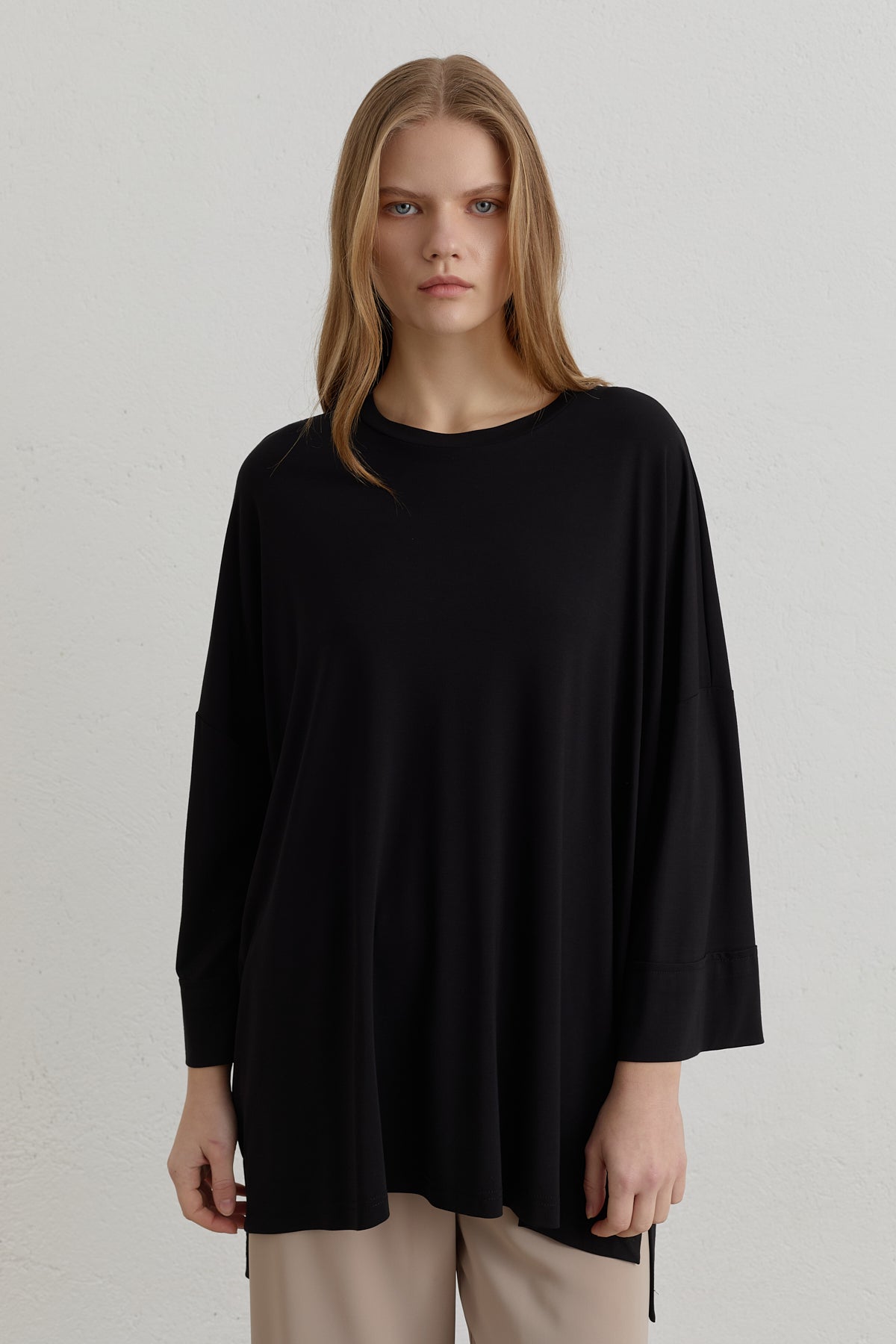 yanlari-yirtmacli-oversize-orme-bluz-siyah-262022.jpg
