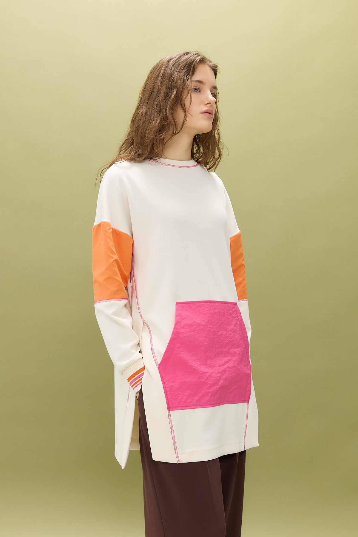 Side Slit Fabric Mix Knit Sweatshirt - Ecru