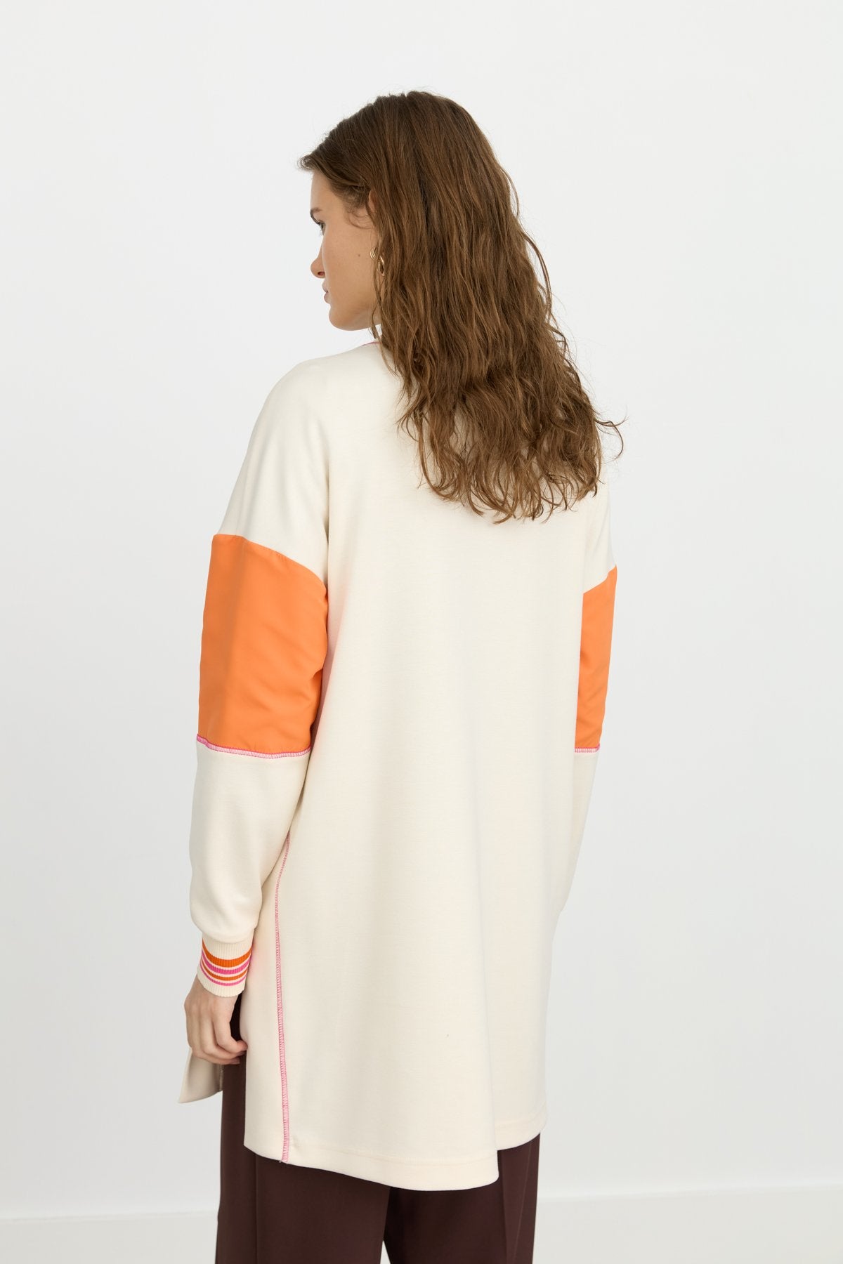 Side Slit Fabric Mix Knit Sweatshirt - Ecru